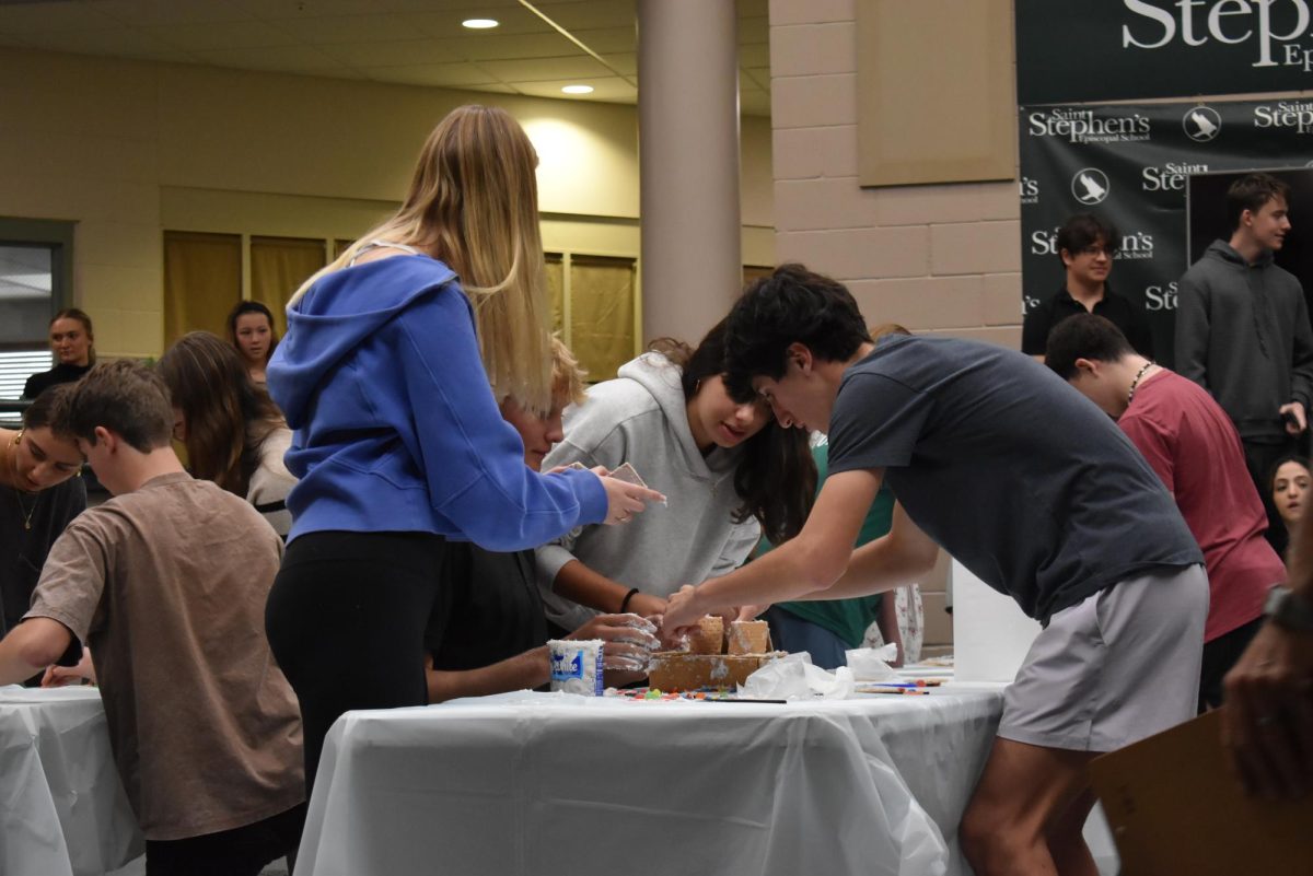 The sophomores scramble to put together the perfect gingerbread house.