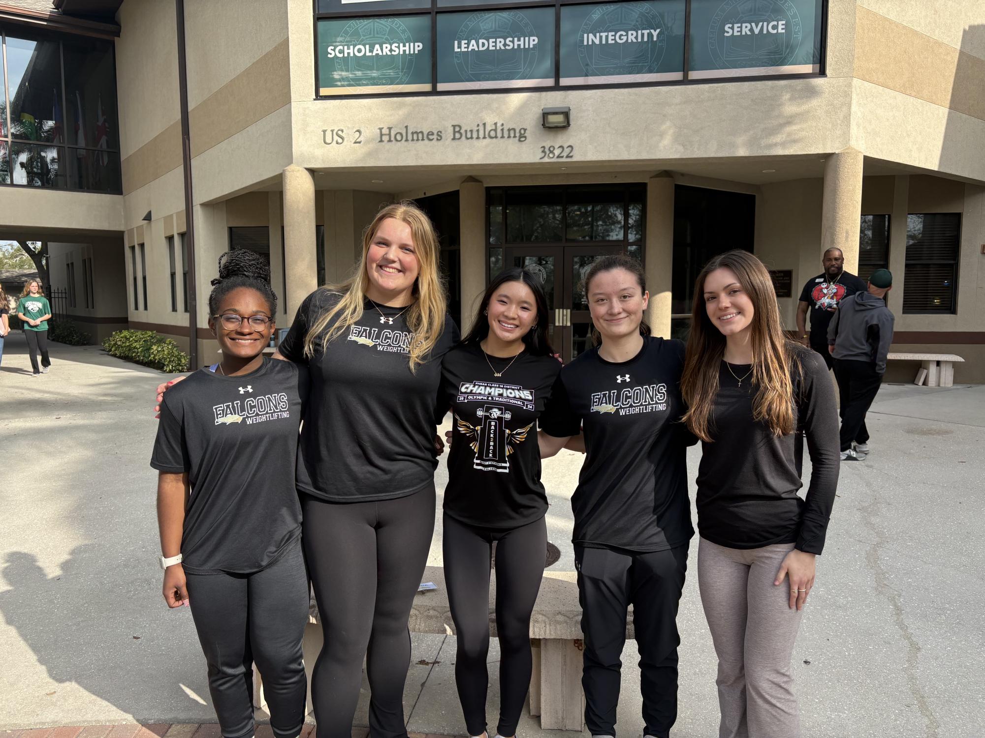 Girls weightlifting heads to States