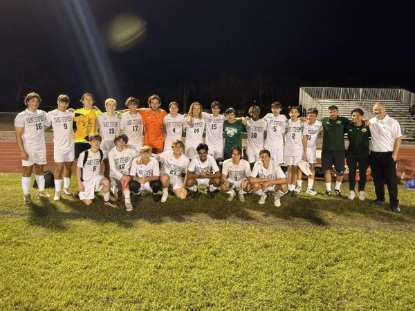 Varsity boys tops Admiral Farragut; advances to regional semis